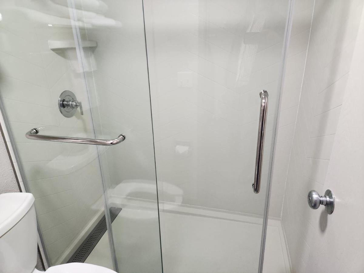 Days By Wyndham Airport Hotel Sioux Falls