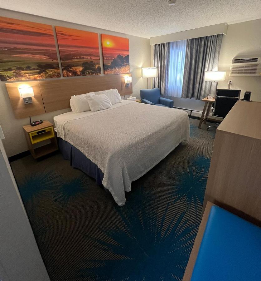 Days By Wyndham Airport Hotel 2*