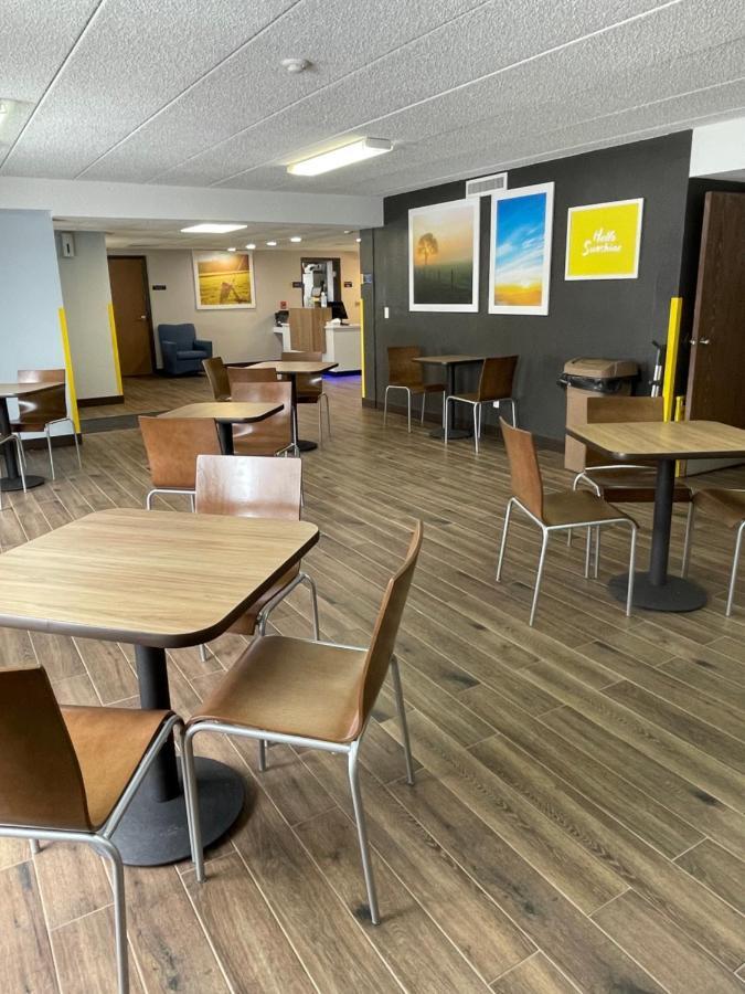 Days By Wyndham Airport Sioux Falls
