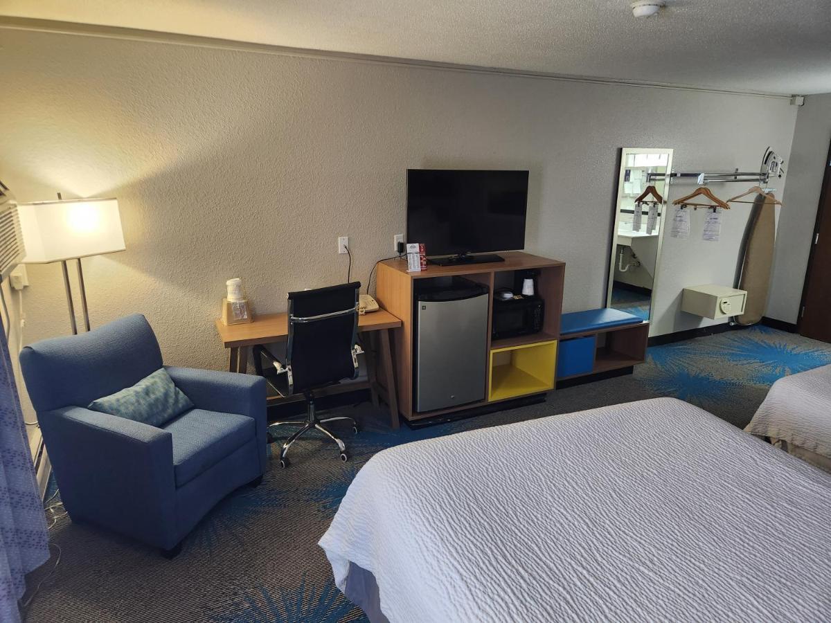 Days By Wyndham Airport Hotel Sioux Falls