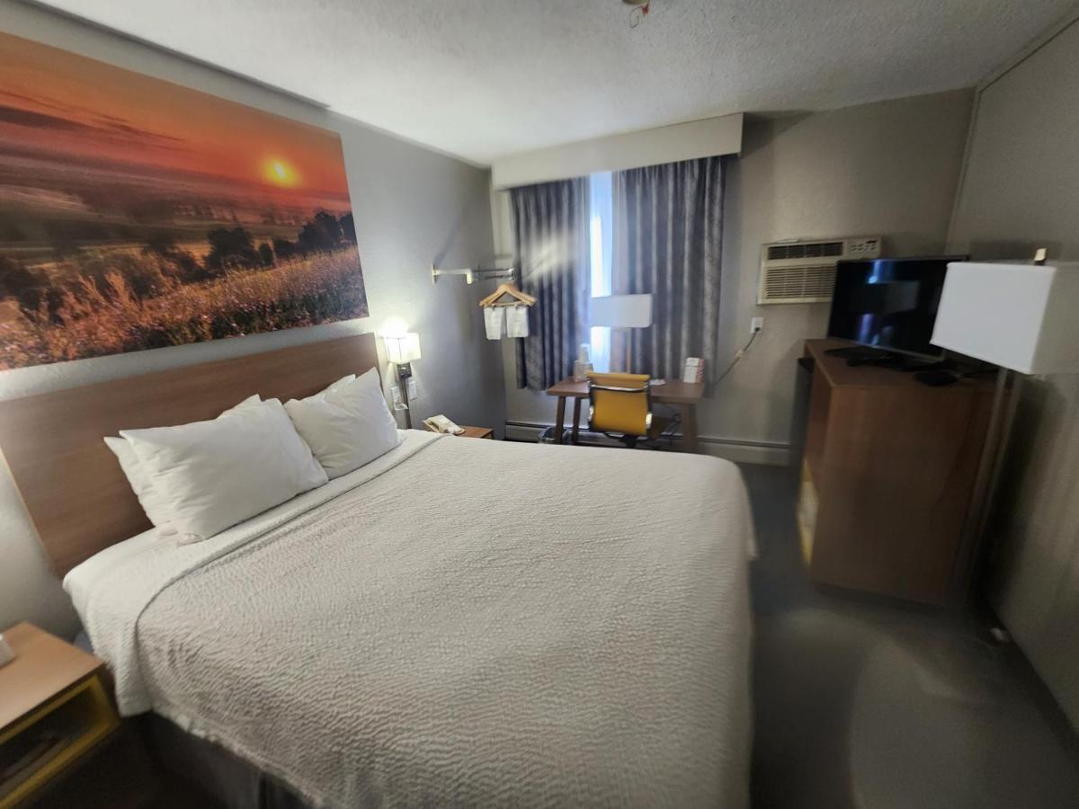 Days By Wyndham Airport Hotel