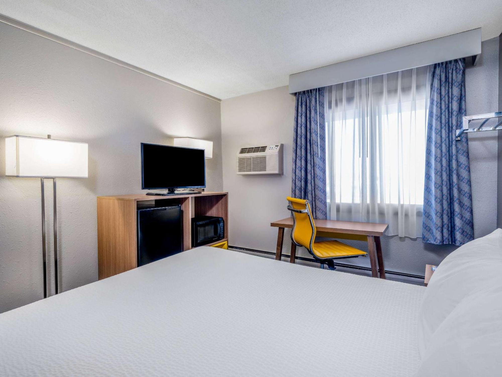 Hotel Days By Wyndham Airport