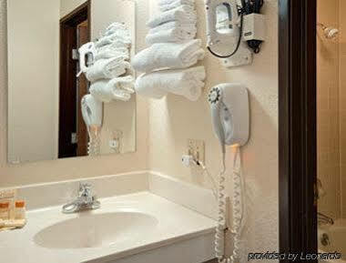 Days By Wyndham Airport Hotel